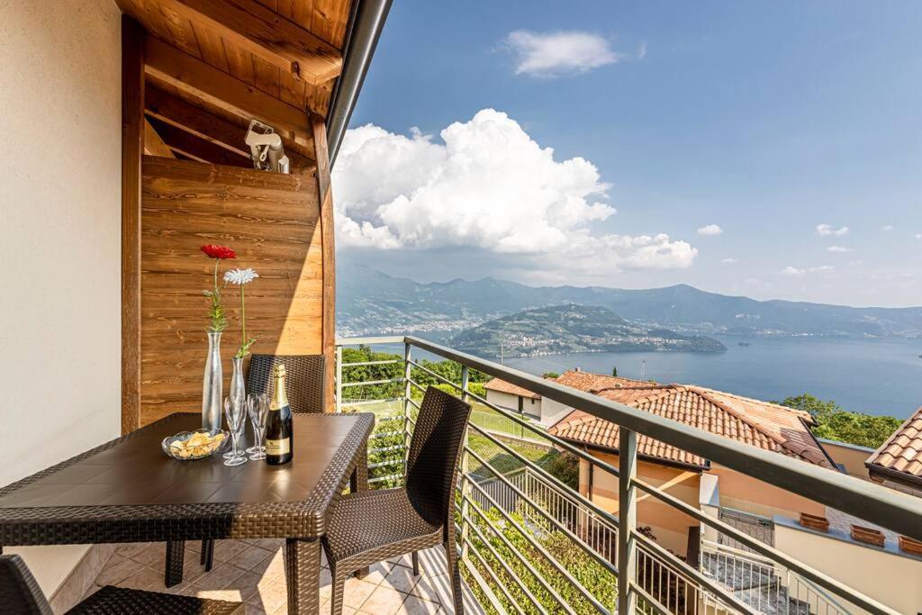 La Dolce Vita - Vista Lago E Piscina Parzanica Экстерьер фото