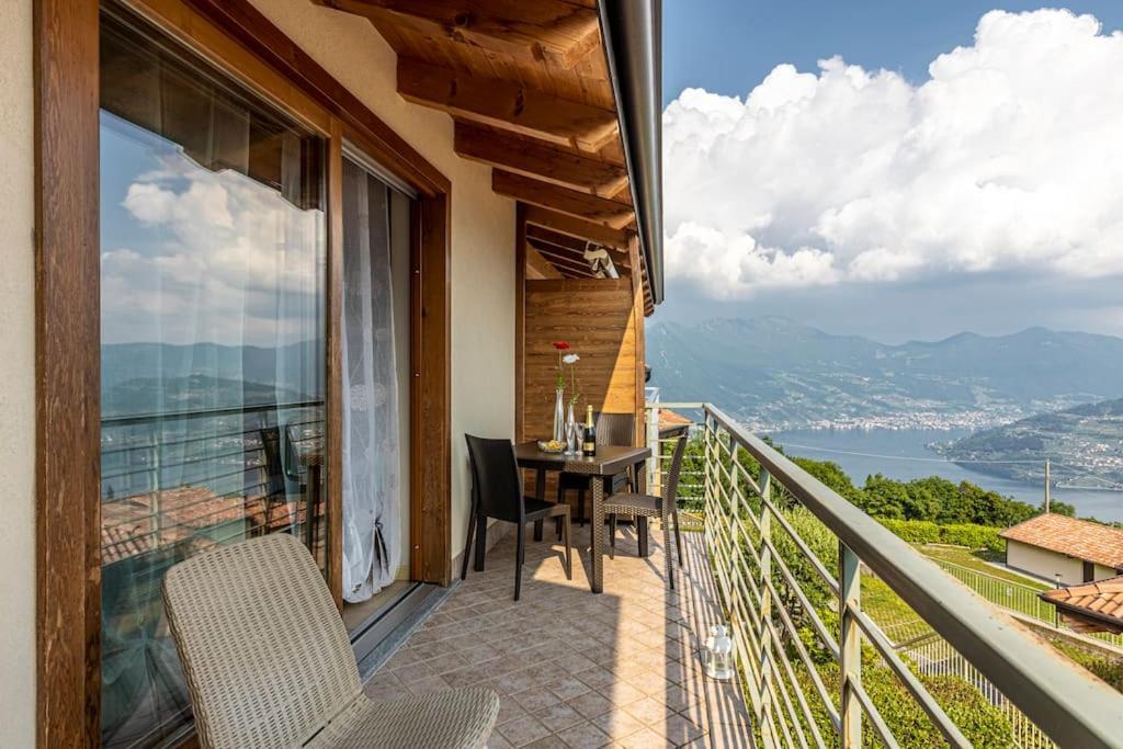 La Dolce Vita - Vista Lago E Piscina Parzanica Экстерьер фото